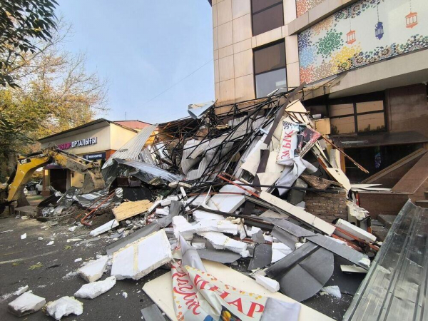 В Алматы по решению суда сносят очередное кафе