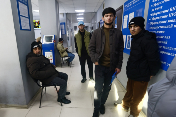 Число иностранцев в России снизилось до 5,7 млн человек, по данным МВД