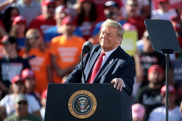 Трамп оправдал удары по Ирану желаниями геев*