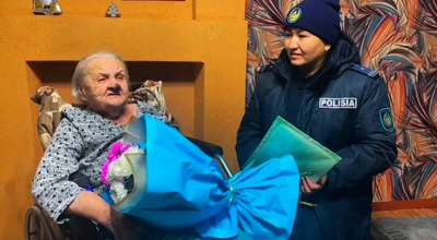 101-летняя жительница области получила документы с доставкой