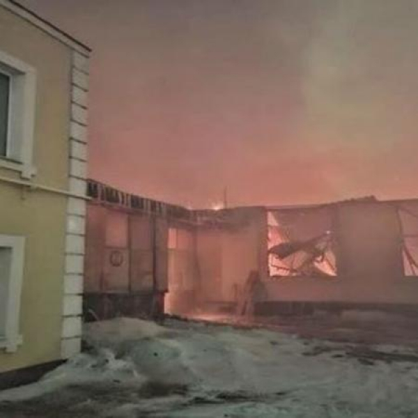 В Елабуге произошел крупный пожар на складе, который тушили почти 90 человек