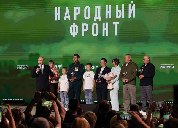 Путин на форуме &laquo;Всё для победы!&raquo; наградил лауреатов премии ОНФ