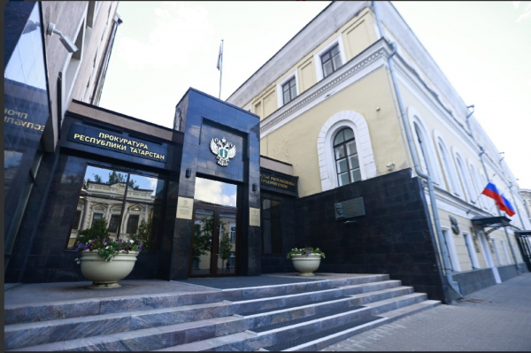 Прокуратура требует от нижнекамской компании погасить долг по зарплате