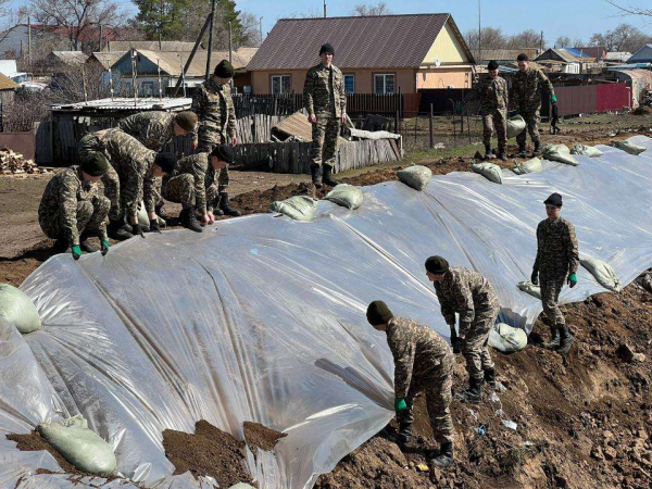 Паводки в РК: тысячи жилых домов остаются подтопленными в 5 областях страны