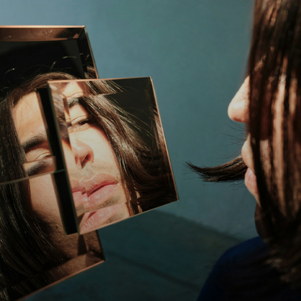 &laquo;Я просто не могу себя полюбить&raquo;: Как живут люди с дисморфофобией