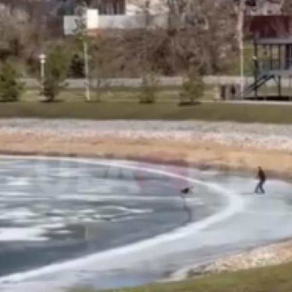 В Уфе ребенок едва не утонул, спасая со льда пьяного рыбака (ВИДЕО)