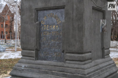 Простоявший почти 100 лет памятник Ленину в Павлодаре разрушила упавшая старая ель
