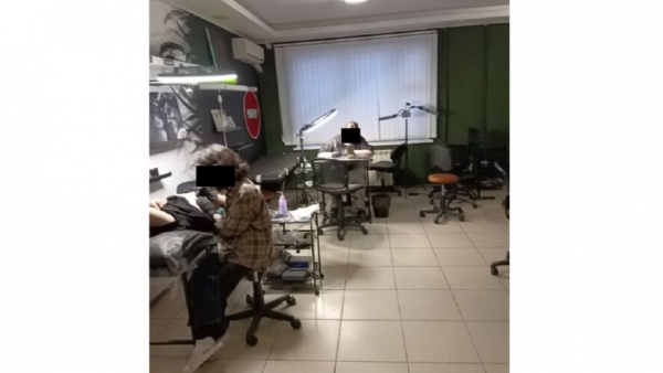 Ни раковин для мытья рук, ни медосмотра: за ряд нарушений в Челнах прикрыли тату-салон 05/03/2026 &ndash; Новости