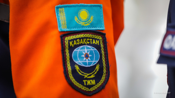 В Алматы загорелось здание гостиницы, переоборудованной под общежитие