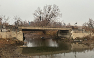 Единственный мост, соединяющий село с внешним миром, разрушился