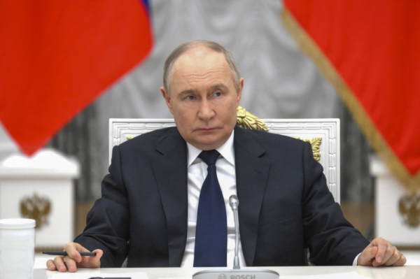 С распростертыми объятиями: в Британии пришли в ярость от встречи Путина с главой МИД Ирана