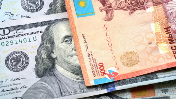 Тенге сдержанно ослабевает: эксперты не видят причин для паники