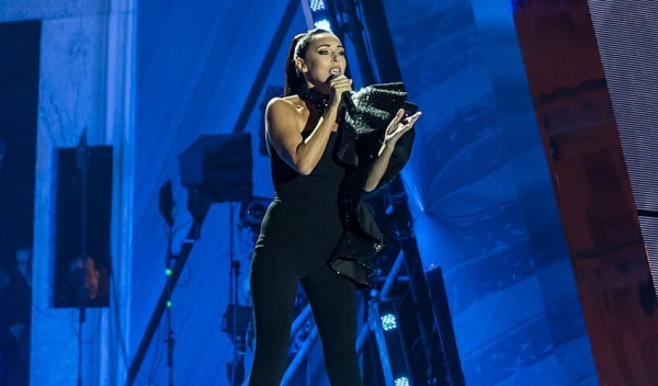 Алсу выступила перед москвичами в 20-градусный мороз