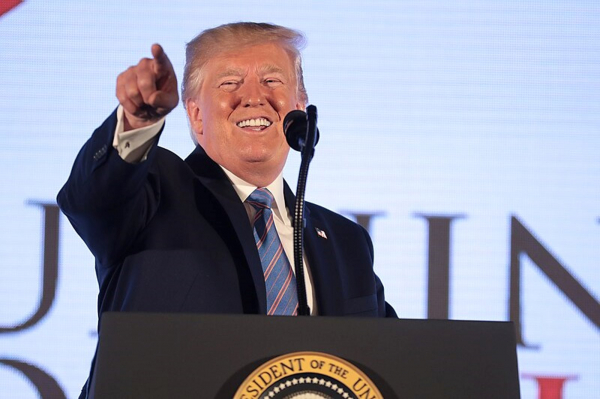 Трамп: европейцам повезло, что я являюсь их другом