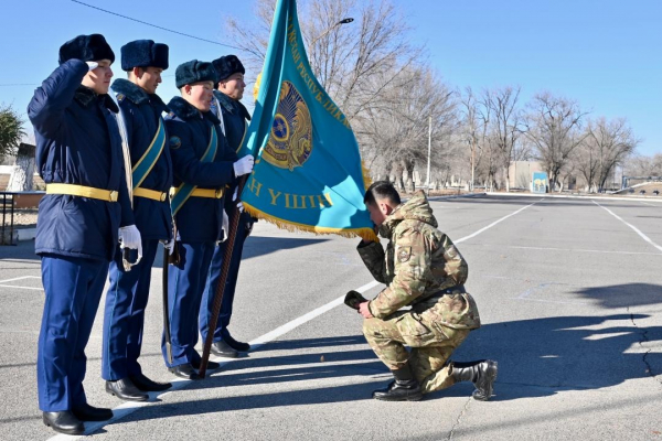 В Алатау проводили домой солдат срочной службы