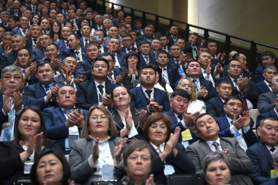 Глава государства поручил пересмотреть статус сельских акимов в системе госслужбы