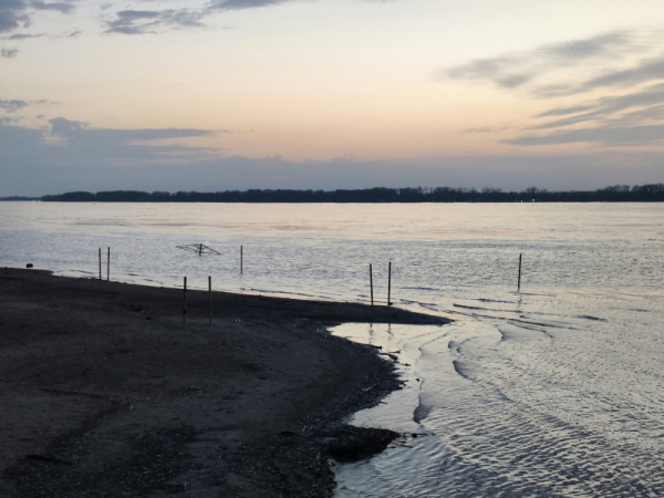 Дамбы на юге Красноярского края укрепляют перед паводками