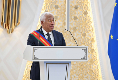 Глава государства наградил Антониу Кошту орденом «Достық» I степени