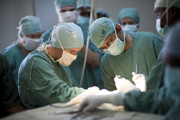 НИИ Склифосовского: 80-летней пациентке заменили клапаны сердца через вену