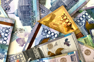 Почему тенге дорожает? Анализ влияния нефти и рубля