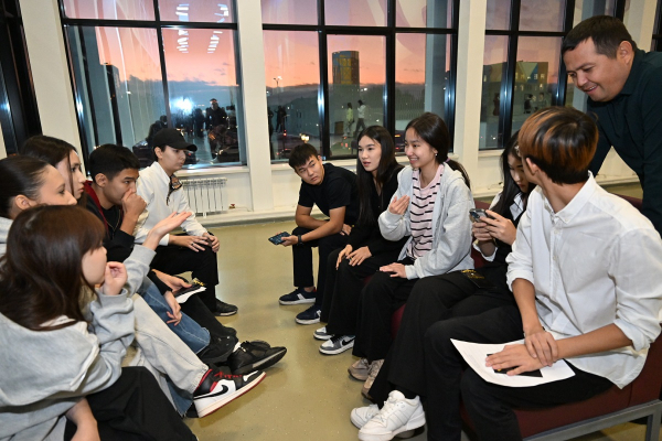 Стали прокурорами студенты