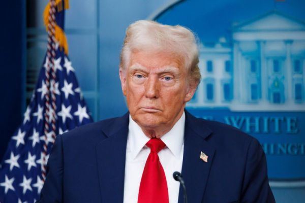 Трамп удалил скандальный ролик с Обамой и обезьянами