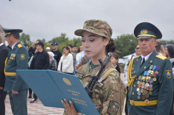 Курсантки Нацгвардии выбрали путь военного врача