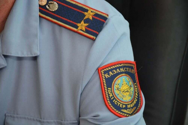 Не выписывают штрафы и ограничиваются предупреждениями: в Туркестане полиция начала проверку после появившейся в Сети аудиозаписи