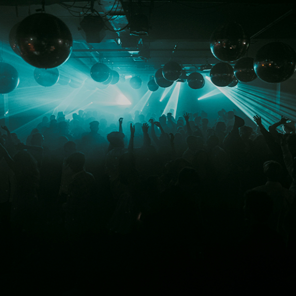 Кинопоказы под открытым небом, киноужин по фильму &laquo;Меню&raquo;, Şien и Comic Con