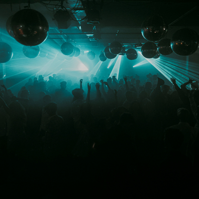 Кинопоказы под открытым небом, киноужин по фильму &laquo;Меню&raquo;, Şien и Comic Con