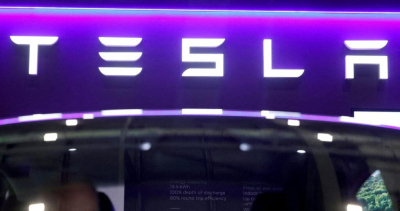 Акции Tesla упали после начала расследования аварии с ее грузовиком