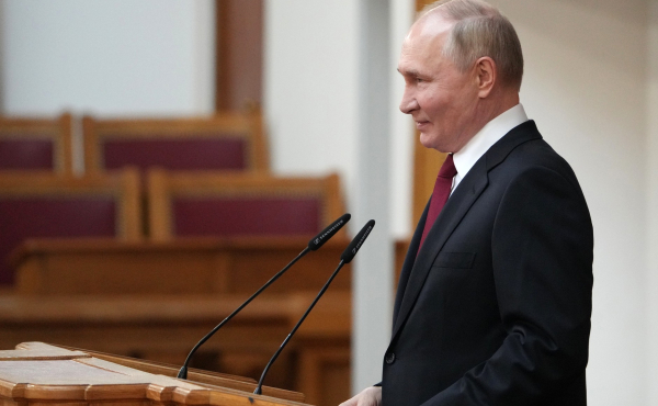 Путин присвоил звание &laquo;Мать-героиня&raquo; пяти жительницам России