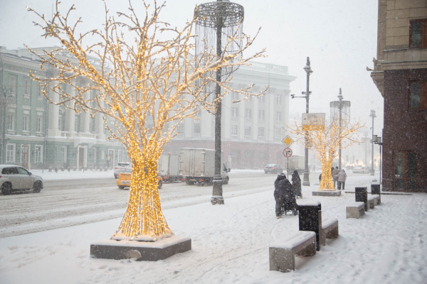 В центре Москвы днем 9 апреля началась метель