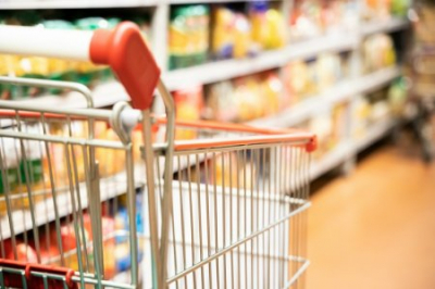 Казахстанцы тратят более половины своих доходов на продукты питания