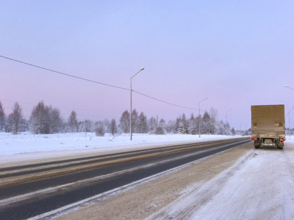 Огромная яма на трассе в Шерегеш перевернула машину с журналисткой и ее дочерью