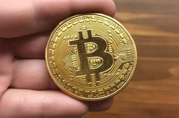 Биткоин рекордно подорожал