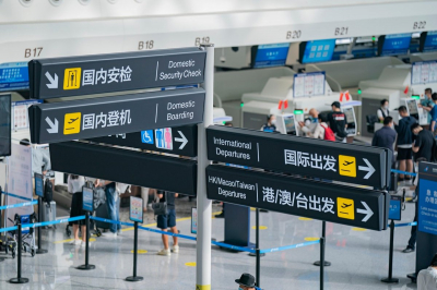 Женщина прятала килограмм гусениц в своих штанах