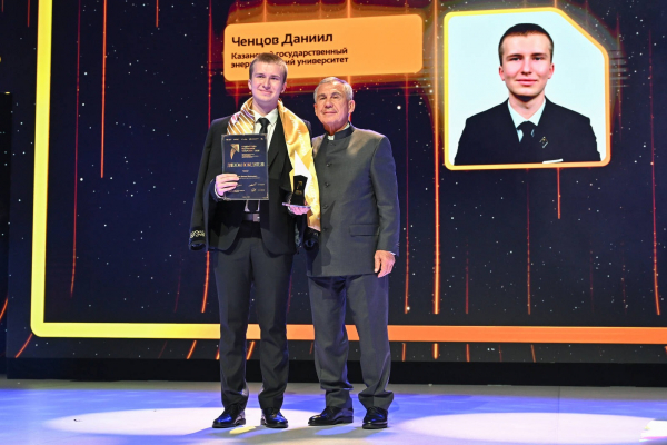Минниханов вручил Гран-при победителю премии &laquo;Студент года Республики Татарстан&raquo;